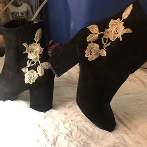 Flashy ankle booties 🤩
